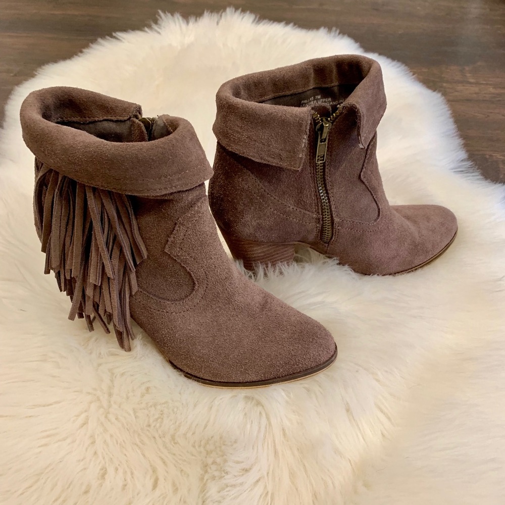 Steve Madden “Pallas” Grey fringe Boots